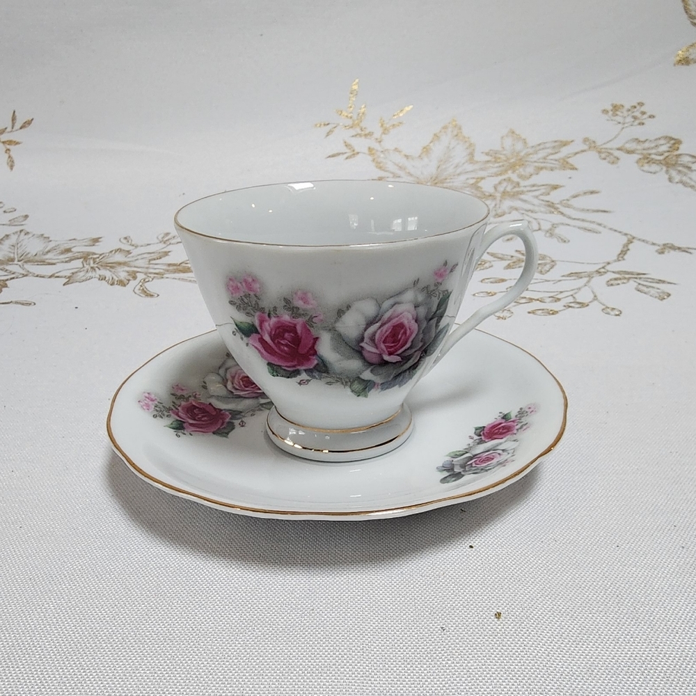 Yong Sheng Porcelain Co. Fine Bone China Tea Cup & Saucer - Vintage Floral Roses